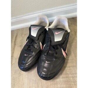 Girls Nike Black Quilted Soccer Cleats With Pink Swoosh Size Youth 3.5